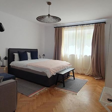 The Pines Serviced Apartments Brassó Kültér fotó