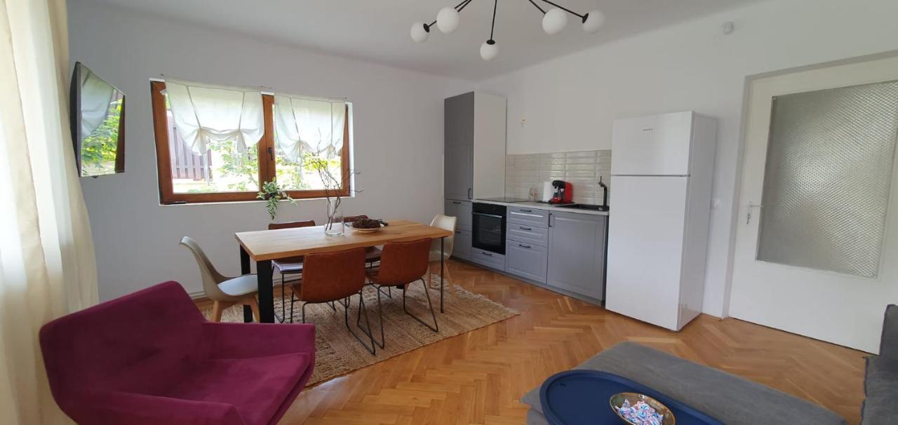The Pines Serviced Apartments Brassó Kültér fotó