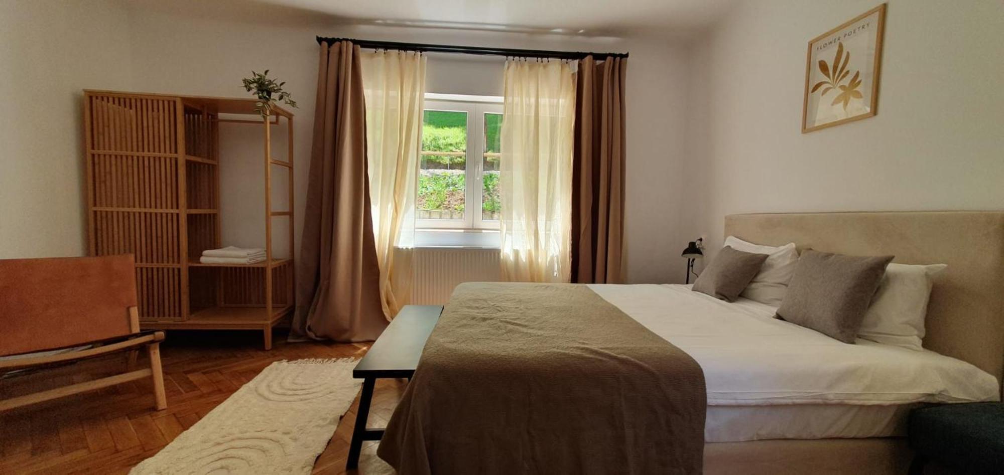 The Pines Serviced Apartments Brassó Kültér fotó